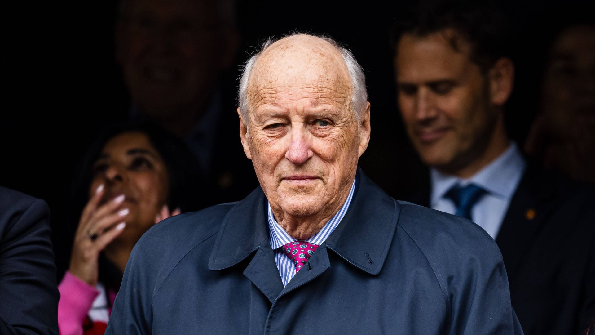 der-krankenhausaufenthalt-von-k-nig-harald-wird-verl-ngert