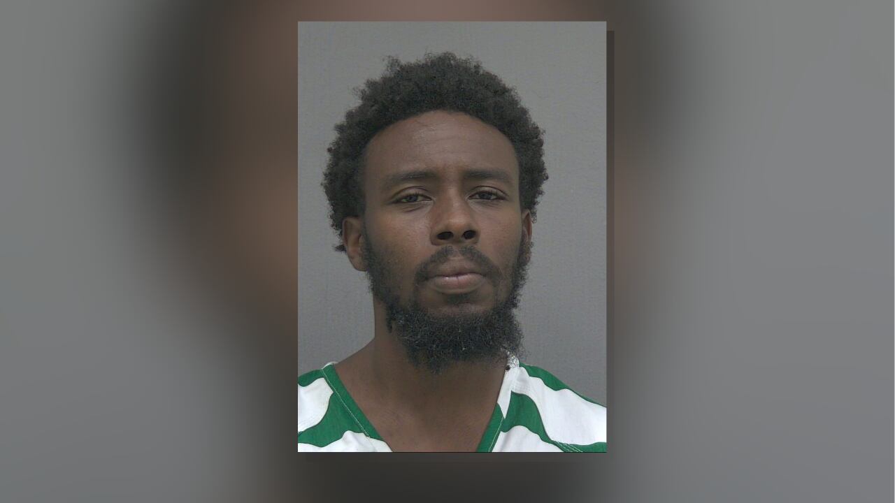 Gainesville man arrested after throwing trash can lid at woman