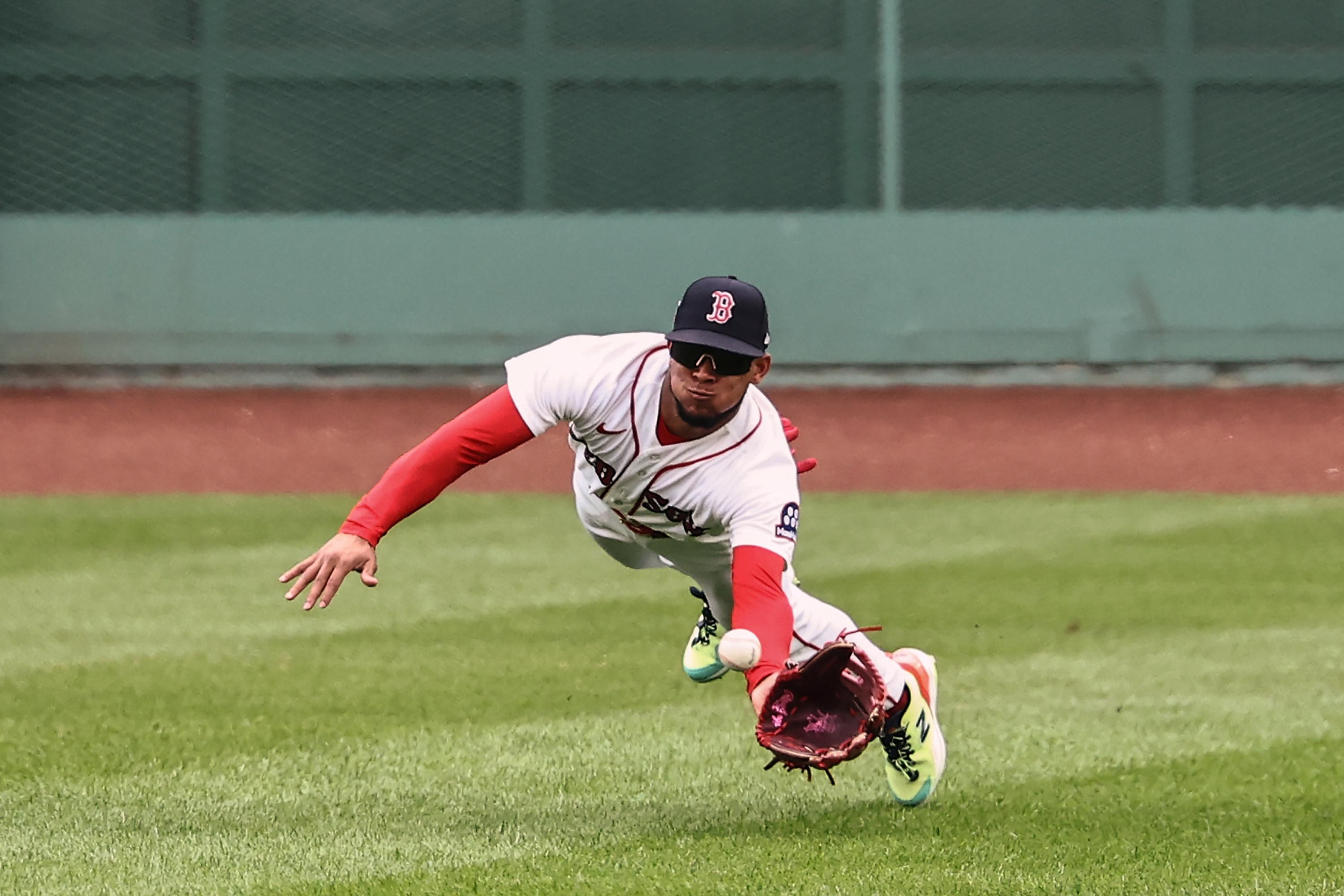 Role players step up to complete Red Sox sweep of Giants