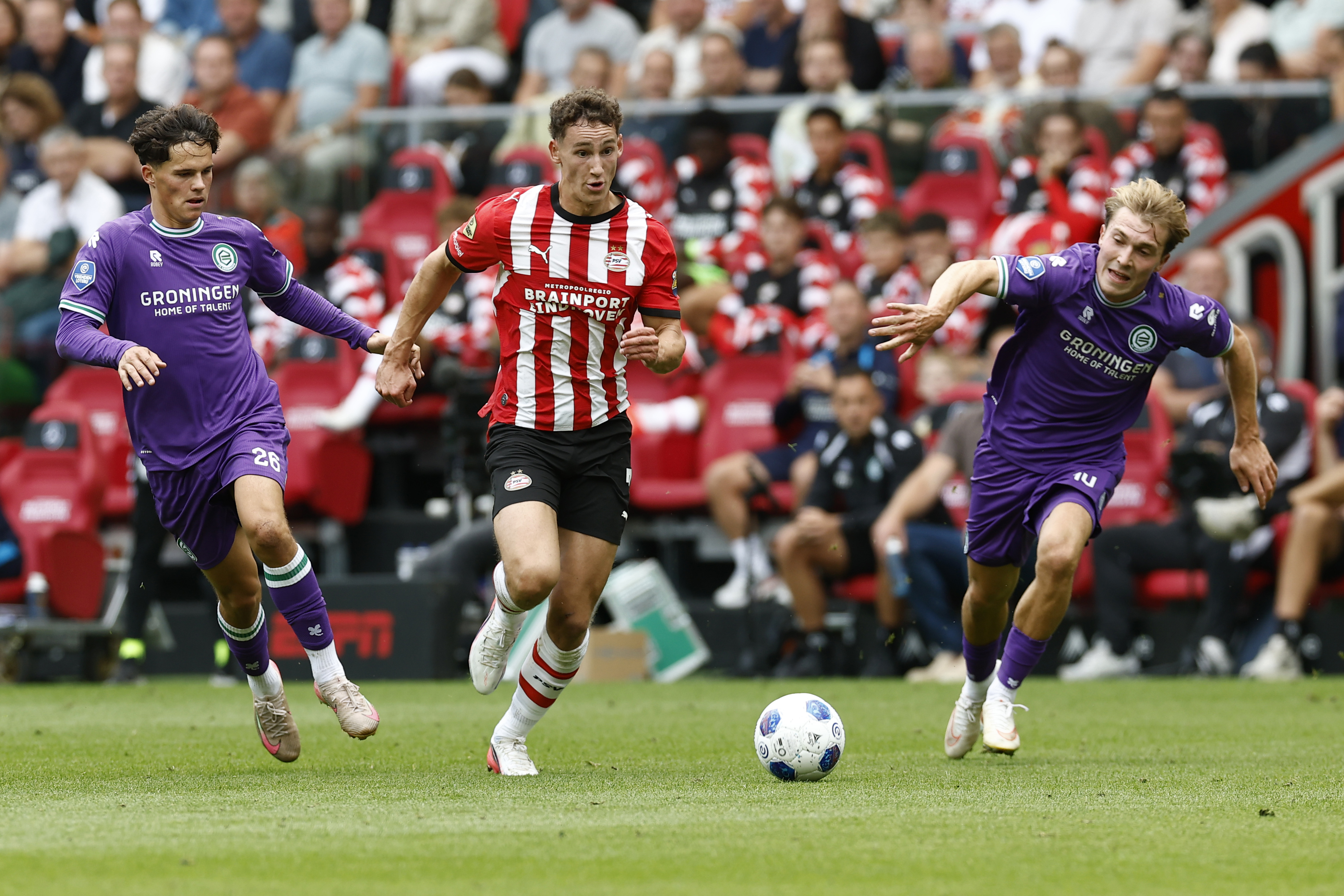 PSV beleeft feestmiddag tegen FC Groningen met vijf goals en twee ...