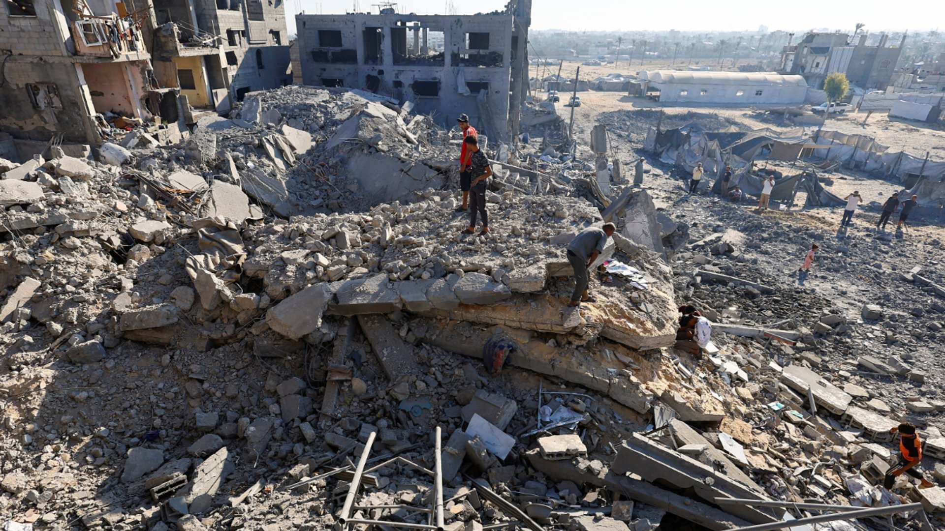 Israeli attack on central Gaza: Strike kills a Palestinian child ...