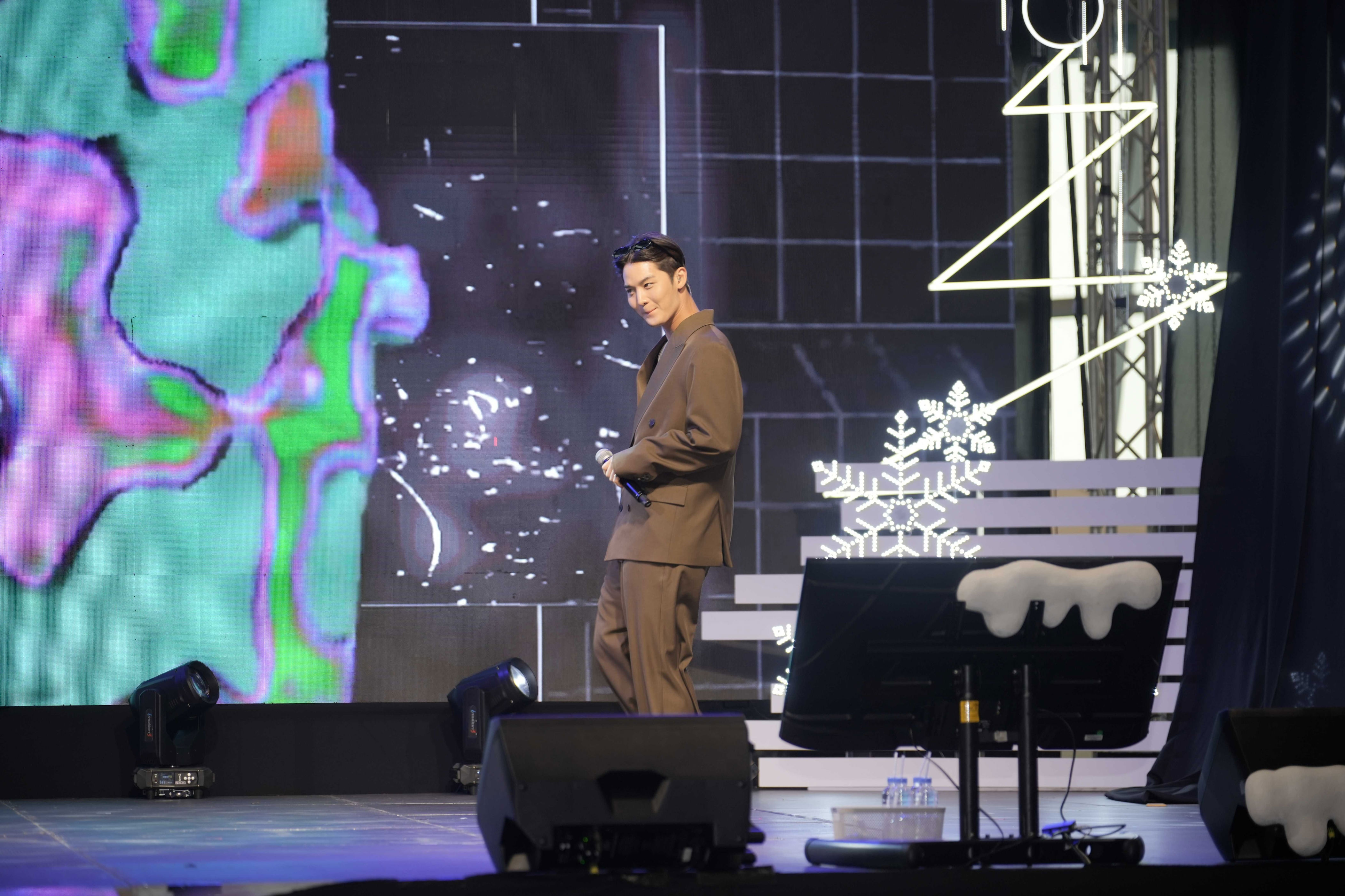 K-pop idol Bae Jinyoung shares his favorite winter activities in Korea