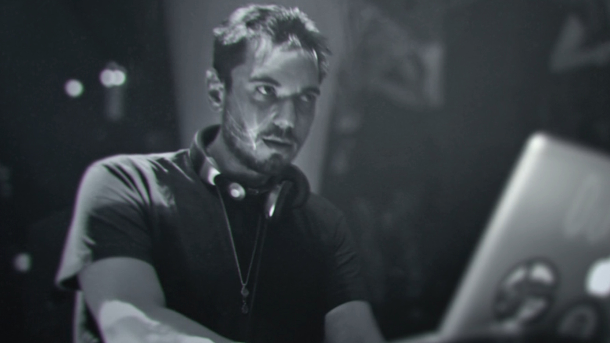 Travis Barker talked about DJ AM tragedy after their shared plane crash ...