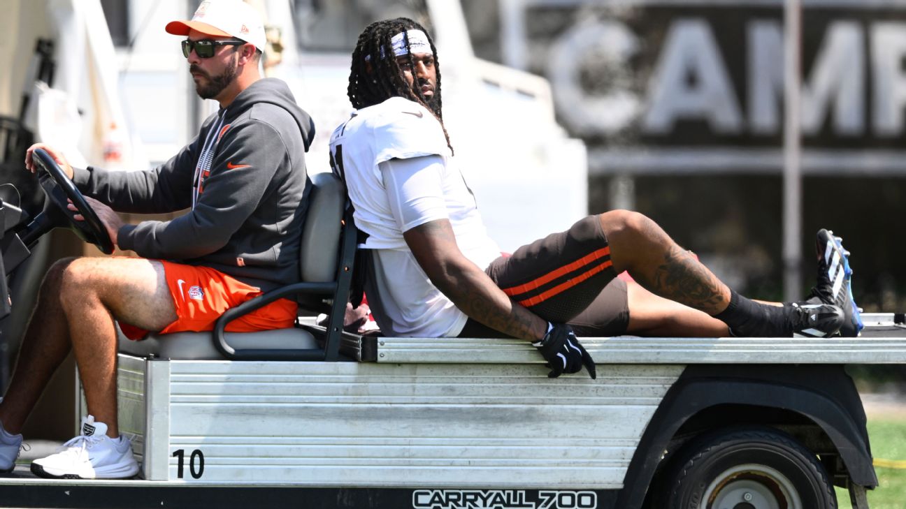 Browns lose DE Wright (Achilles) for season, add DE Barnett