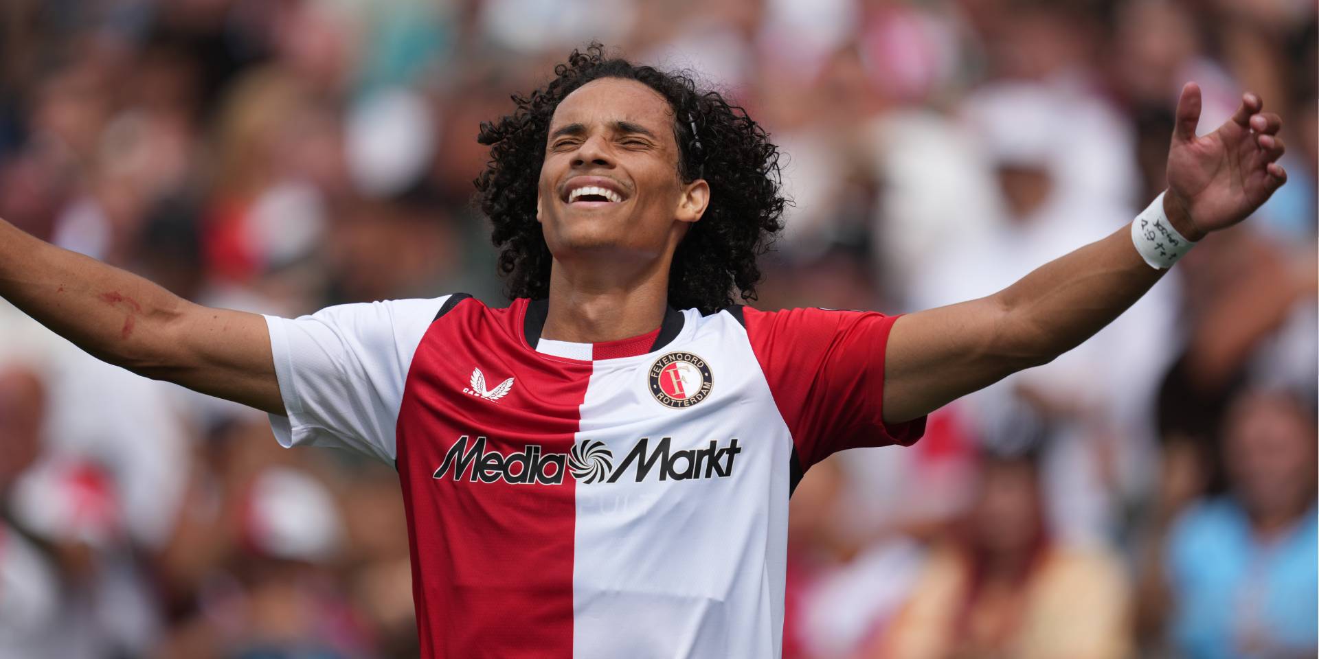 Engels gerucht: 'Engelse topclubs houden Feyenoord-uitblinker Zechiël ...