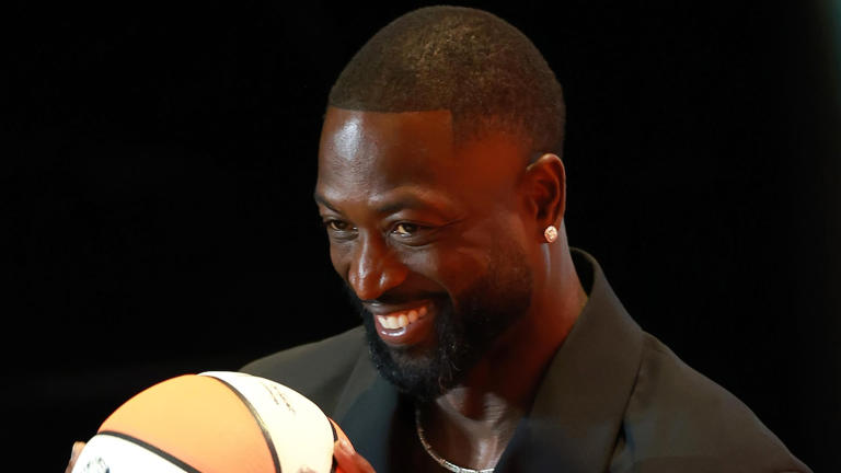 Dwyane Wade shares new look in photos after shaving beard as Paul ...