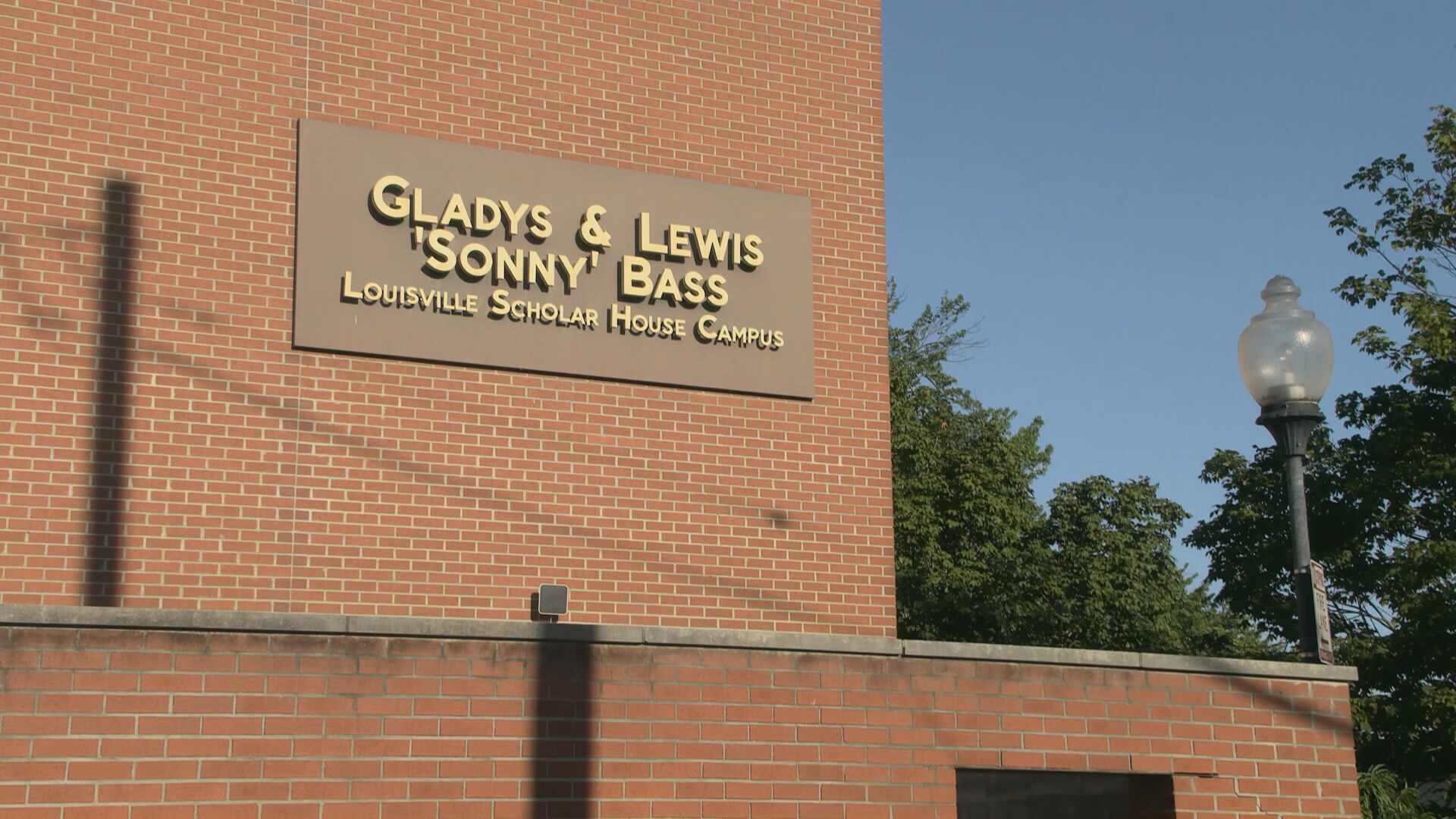 It's tragic: Neighbors react to shooting that left 2 women dead near UofL's Belknap campus
