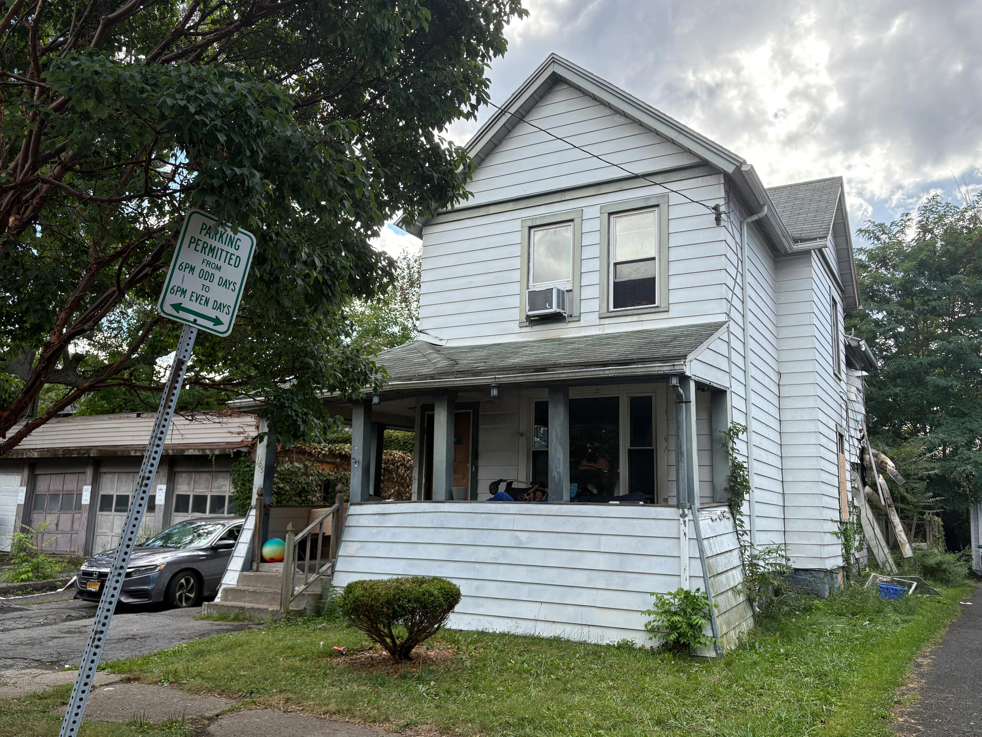 Restaurant owner rescues toddler from smoke-filled Syracuse house: 'I just reacted'