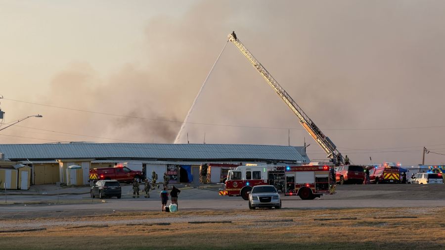 2 injured in fire at Austin flea market off Hwy 290