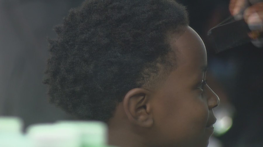 ‘It's good to look good': Chicago barbers and stylists provide free haircuts and supplies for CPS students
