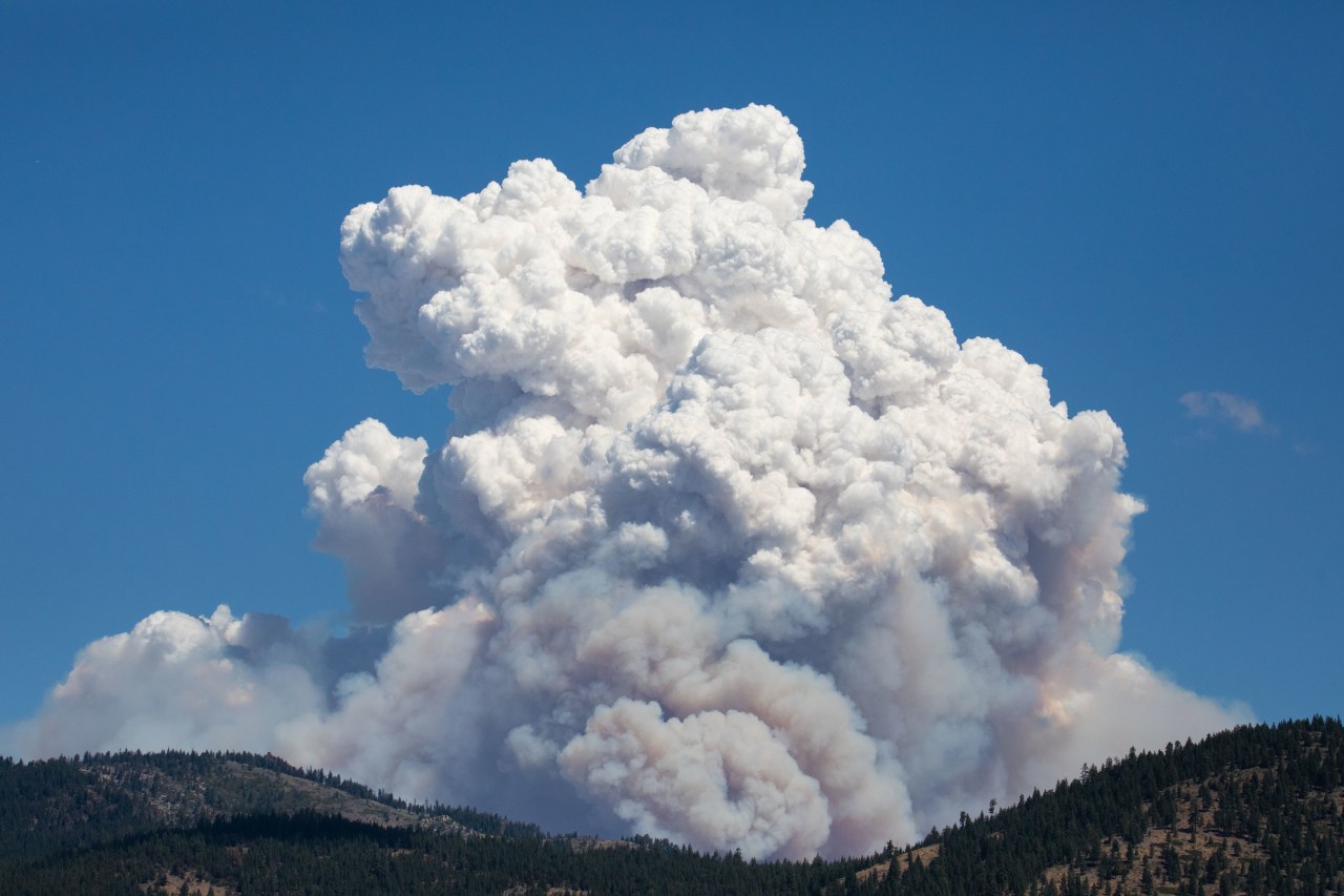Wildfire nears Reno, prompting call for tens of thousands to evacuate