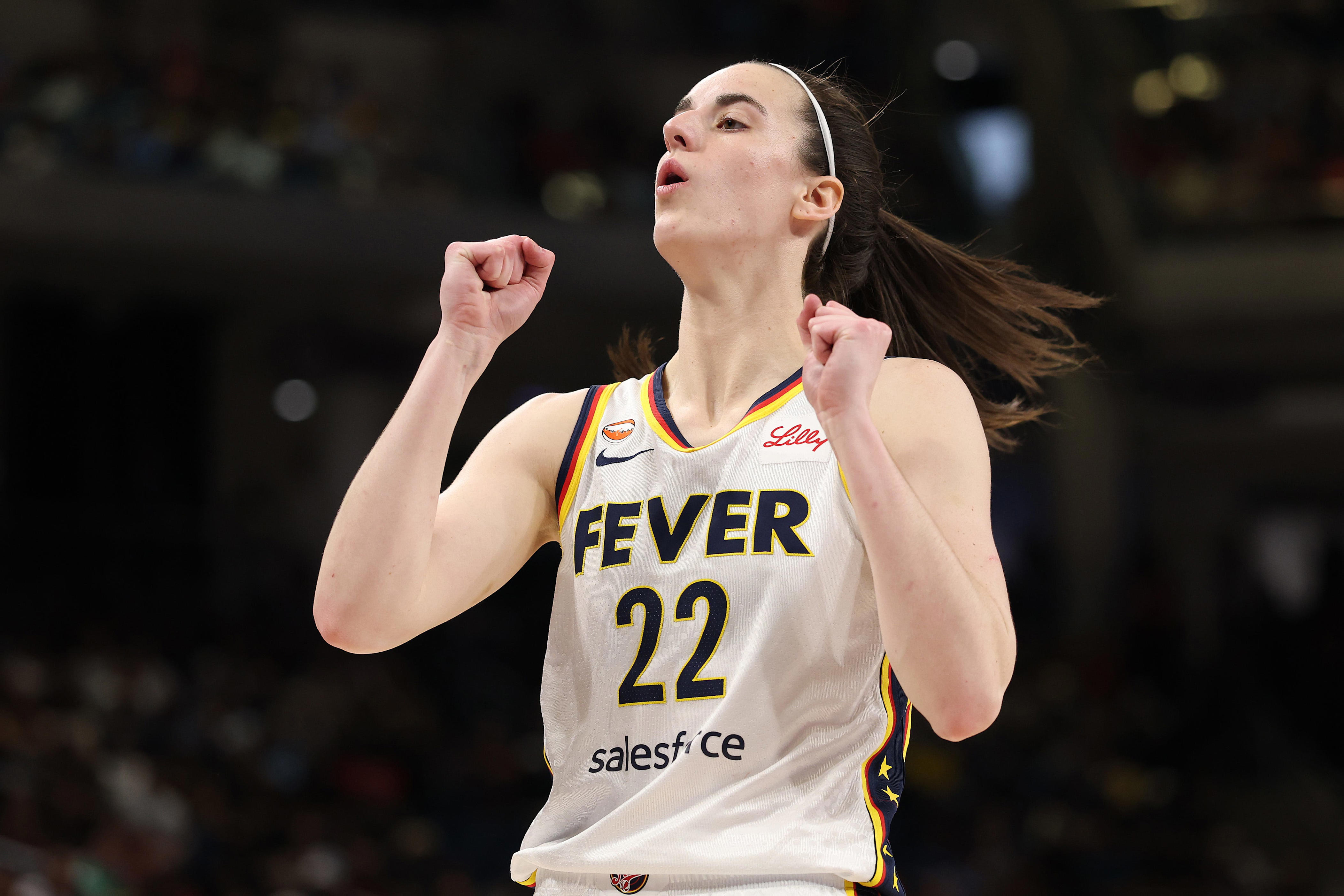 Caitlin Clark Kelsey Mitchell Lead Shorthanded Fever To Win Vs Sky 