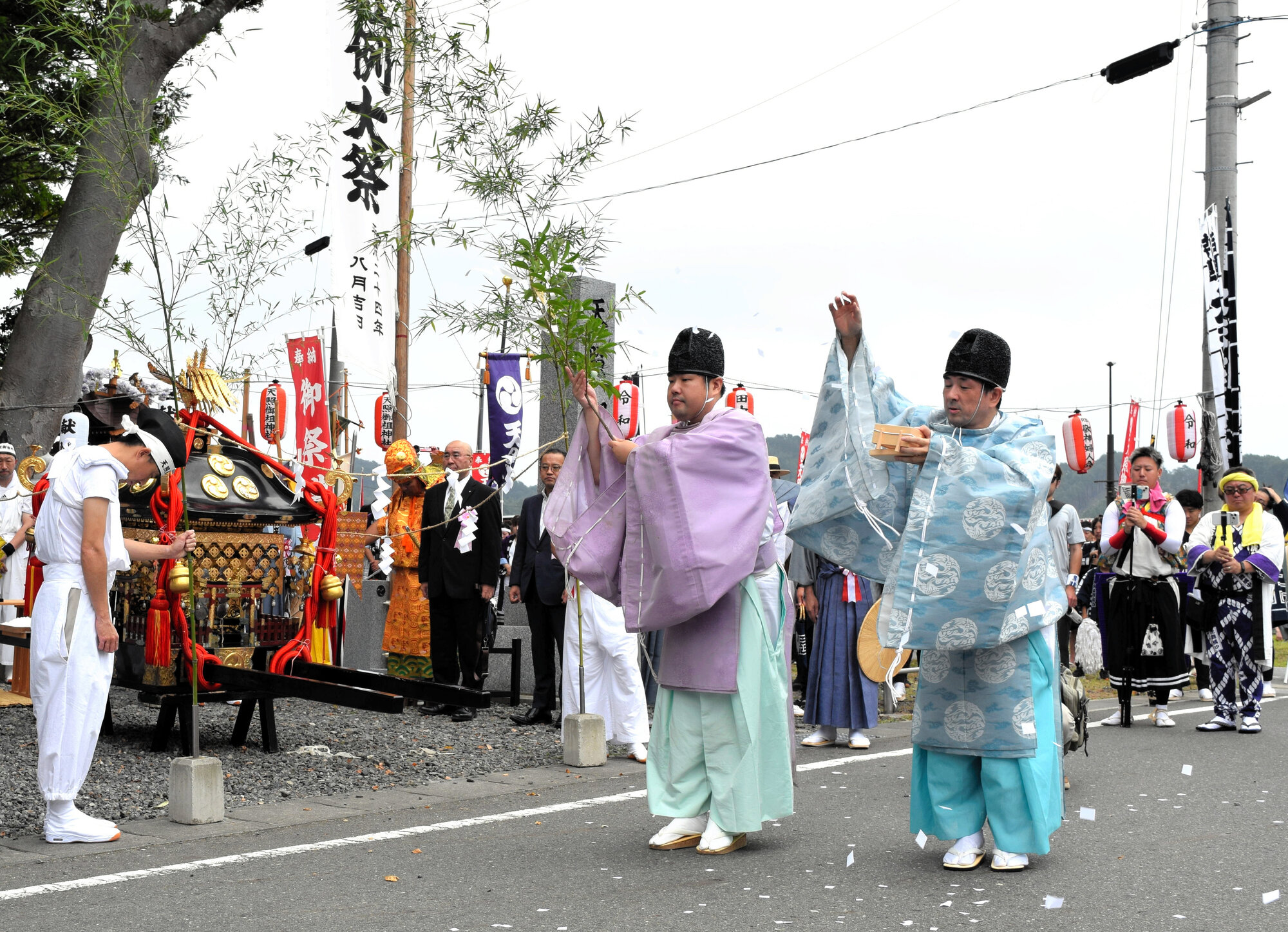 山火事鎮火の吉里吉里の夏祭りで、安寧祈願の厄払い 岩手