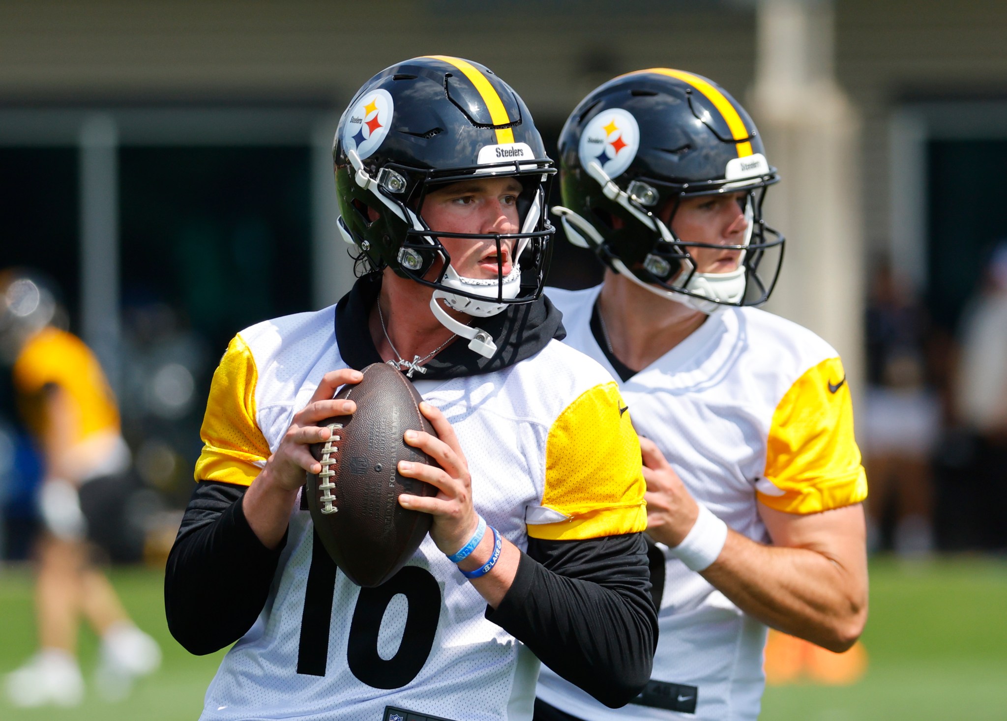 Steelers make major decision on Drew Allar-Will Howard QB competition ...