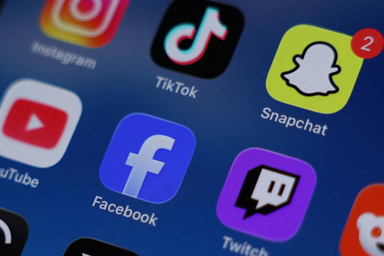 Instagram, TikTok, Snapchat, YouTube, Facebook, Twitch and Reddit applications are displayed on a mobile phone ahead of new law banning social media for users under 16 in Australia, in this picture illustration taken on December 9, 2025. REUTERS/Hollie Adams/Illustration