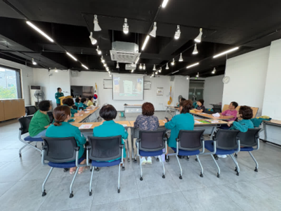 연제구 연산8동, '방독면 착용 및 생존배낭 꾸리기' 체험 교육