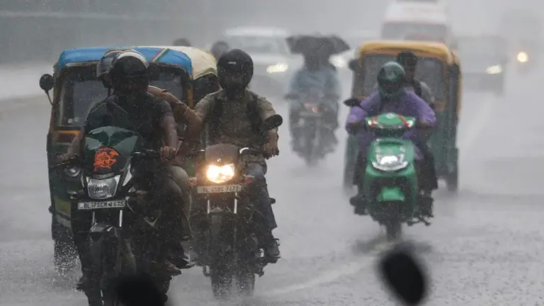 Rain lashes Delhi-NCR, but pollution persists; IMD warns of hailstorms
