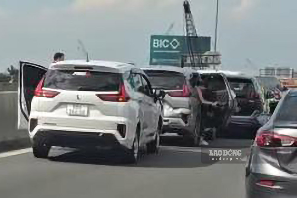 Tai nạn liên hoàn 7 ôtô trên cao tốc TP.HCM - Trung Lương