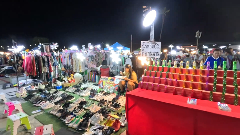 Exploring Owl Night Market in Nonthaburi for the first time
