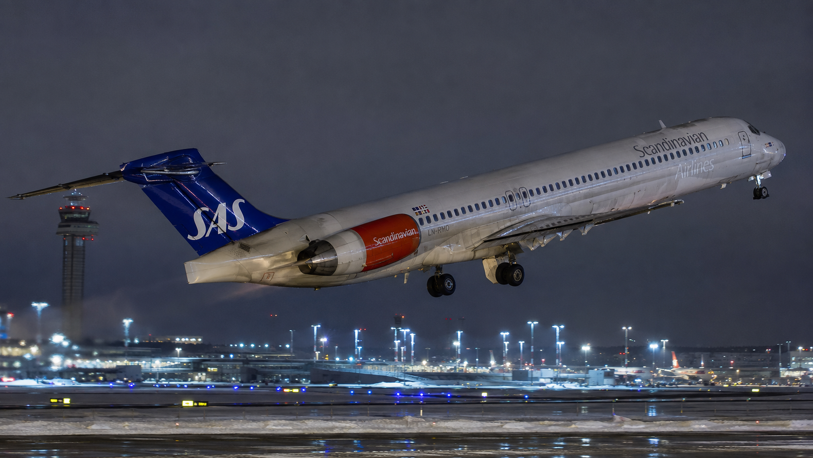 SAS 751 lost both engines seconds after takeoff