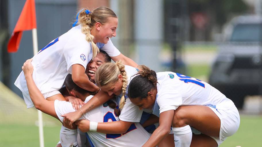Gators soccer makes statement in upset win over Florida State