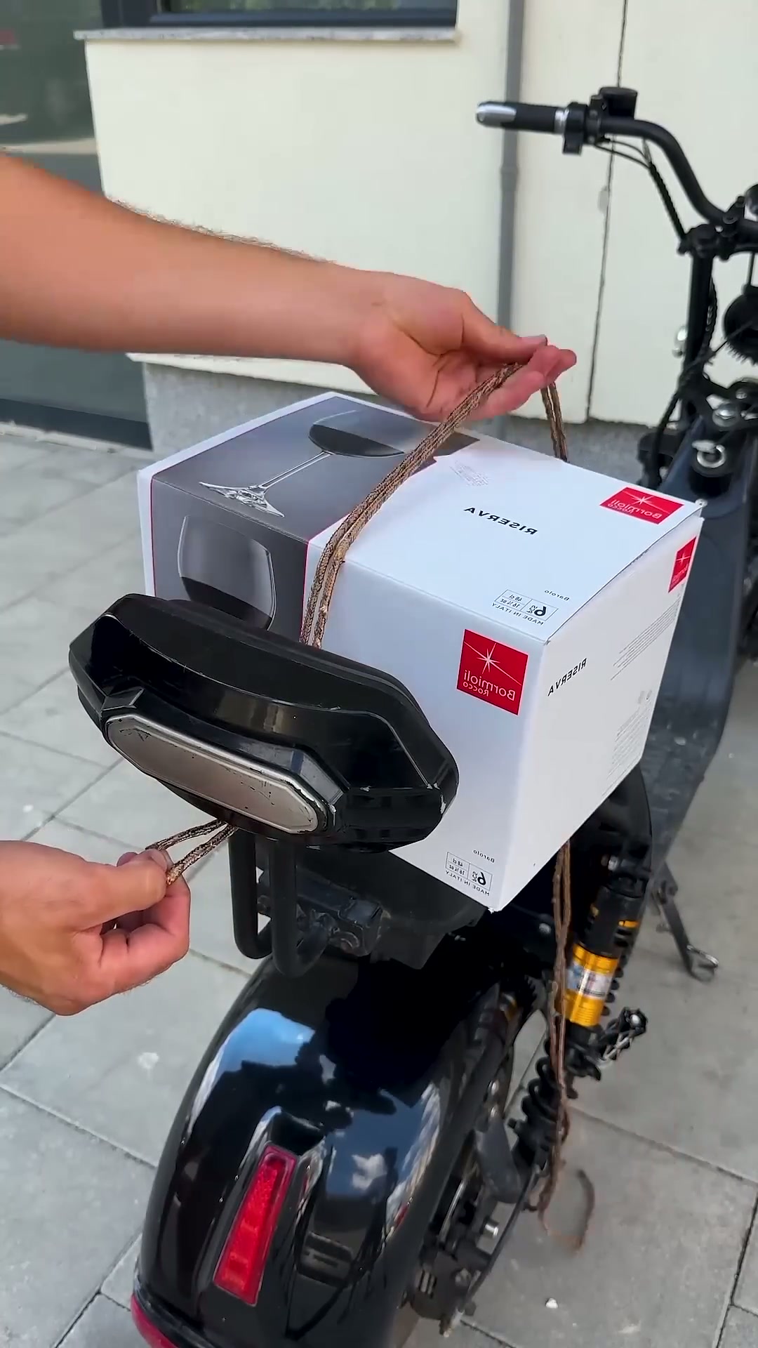 Rope knot for bike packages #rope #bike #trick
