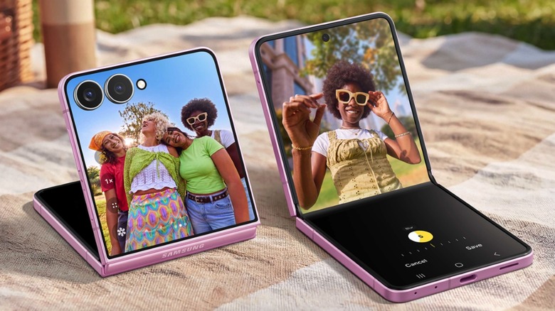 Motorola Razr+ vs. Samsung Galaxy Z Flip 8: Which compact foldable is ...