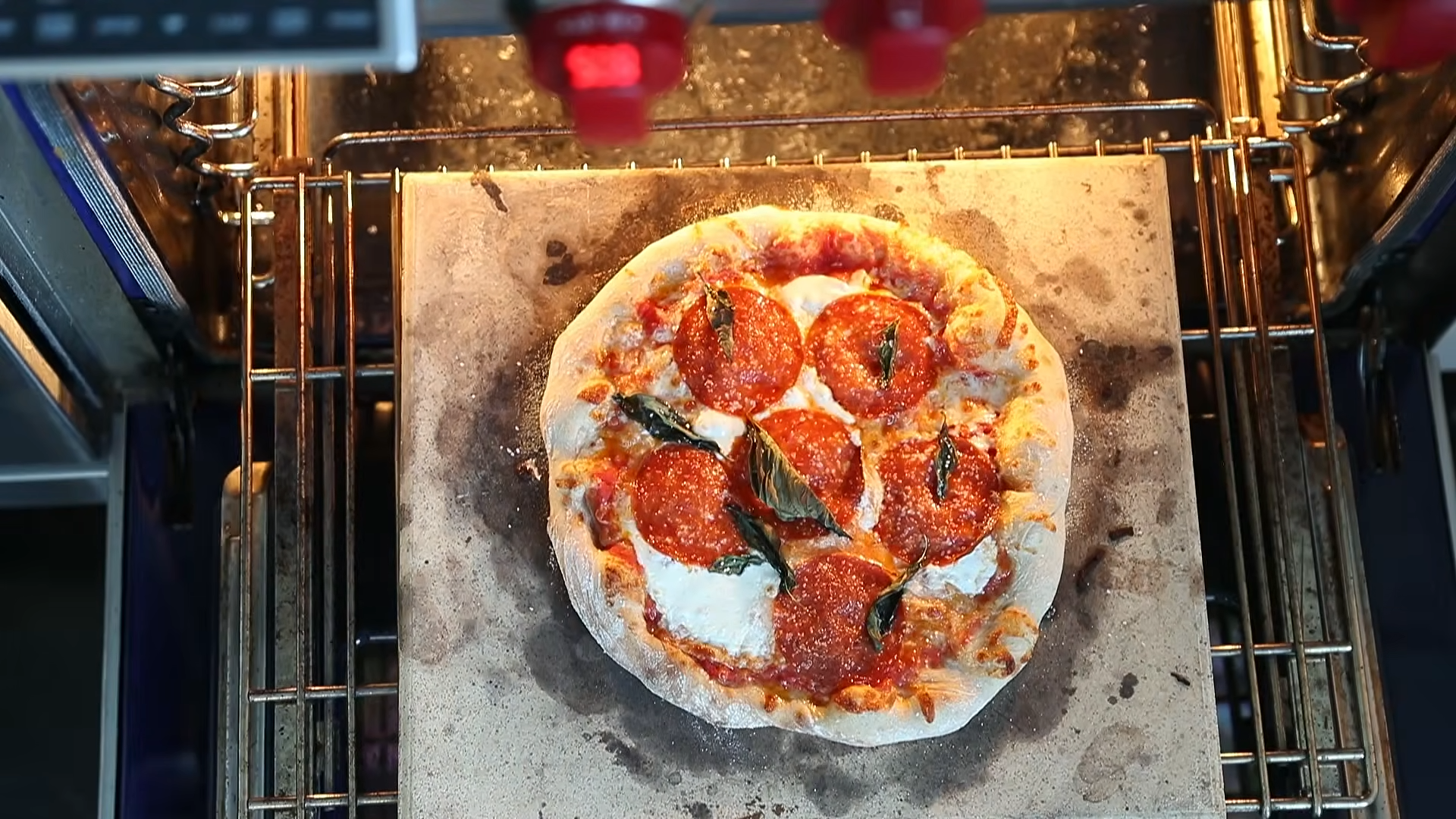here-comes-the-homemade-pizza-everyone-wants-to-eat