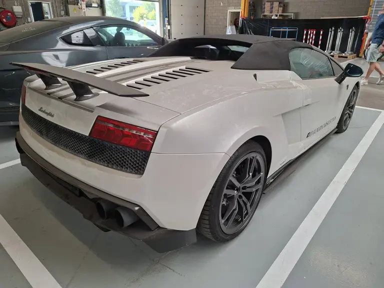 Koop deze neppe in beslag genomen Gallardo Spyder Performante