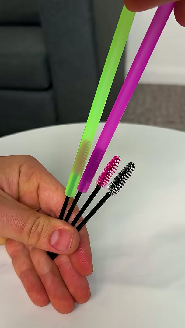 Easy mascara packaging hack for traveling #smart #makeupbrushes # ...