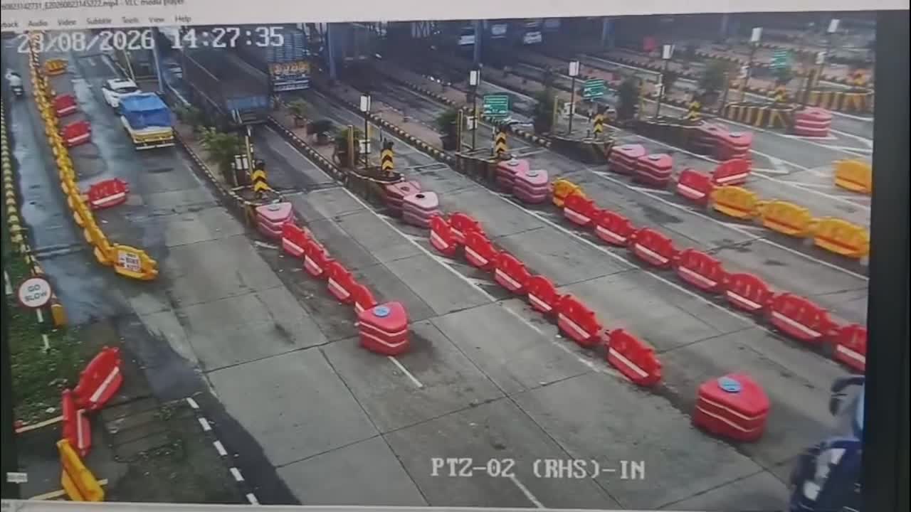 Dramatic CCTV captures bus crash near Cuttack toll gate