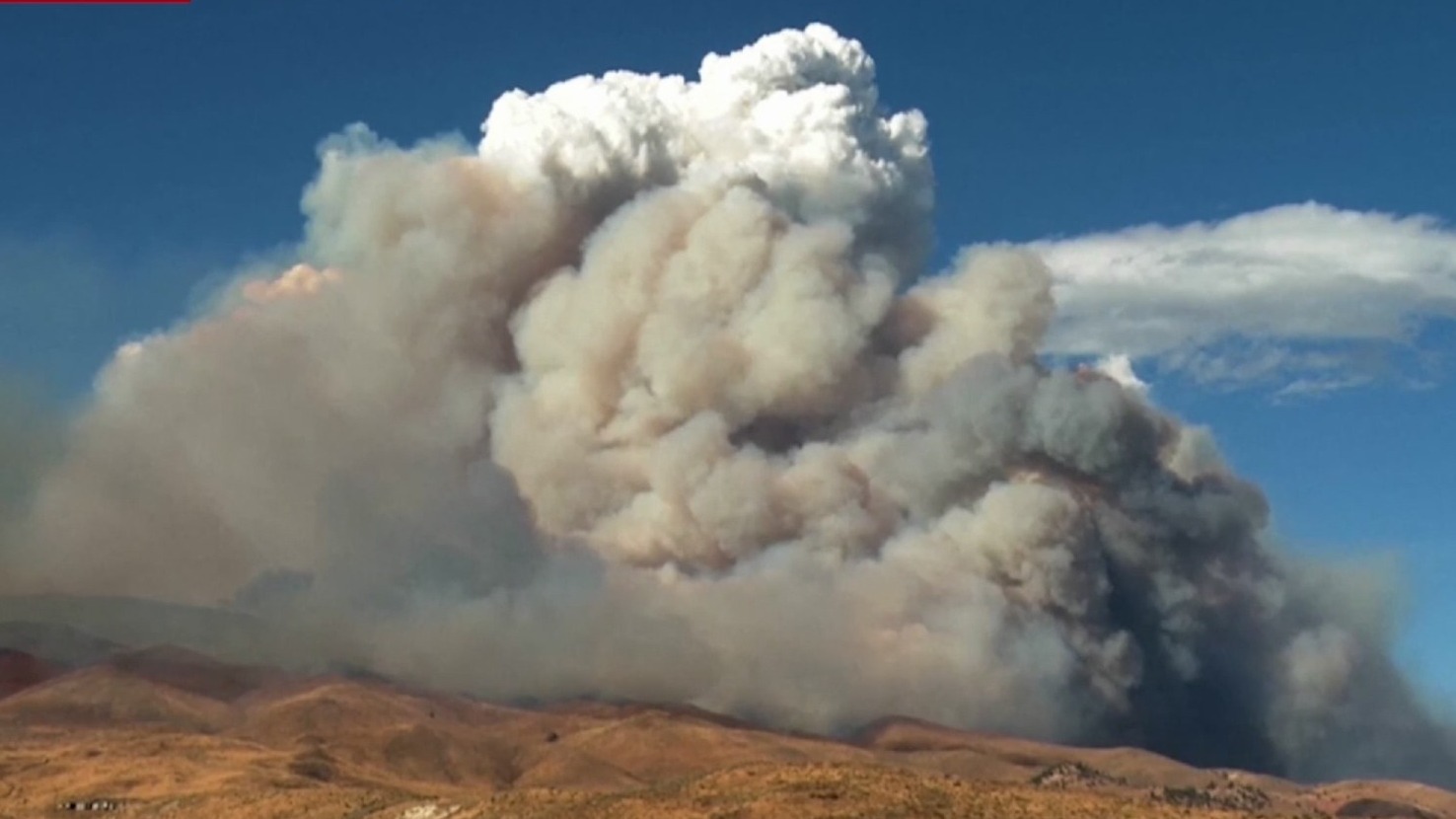 Hawk Fire: More than 15,000 acres burned, 90,000 residents urged to ...