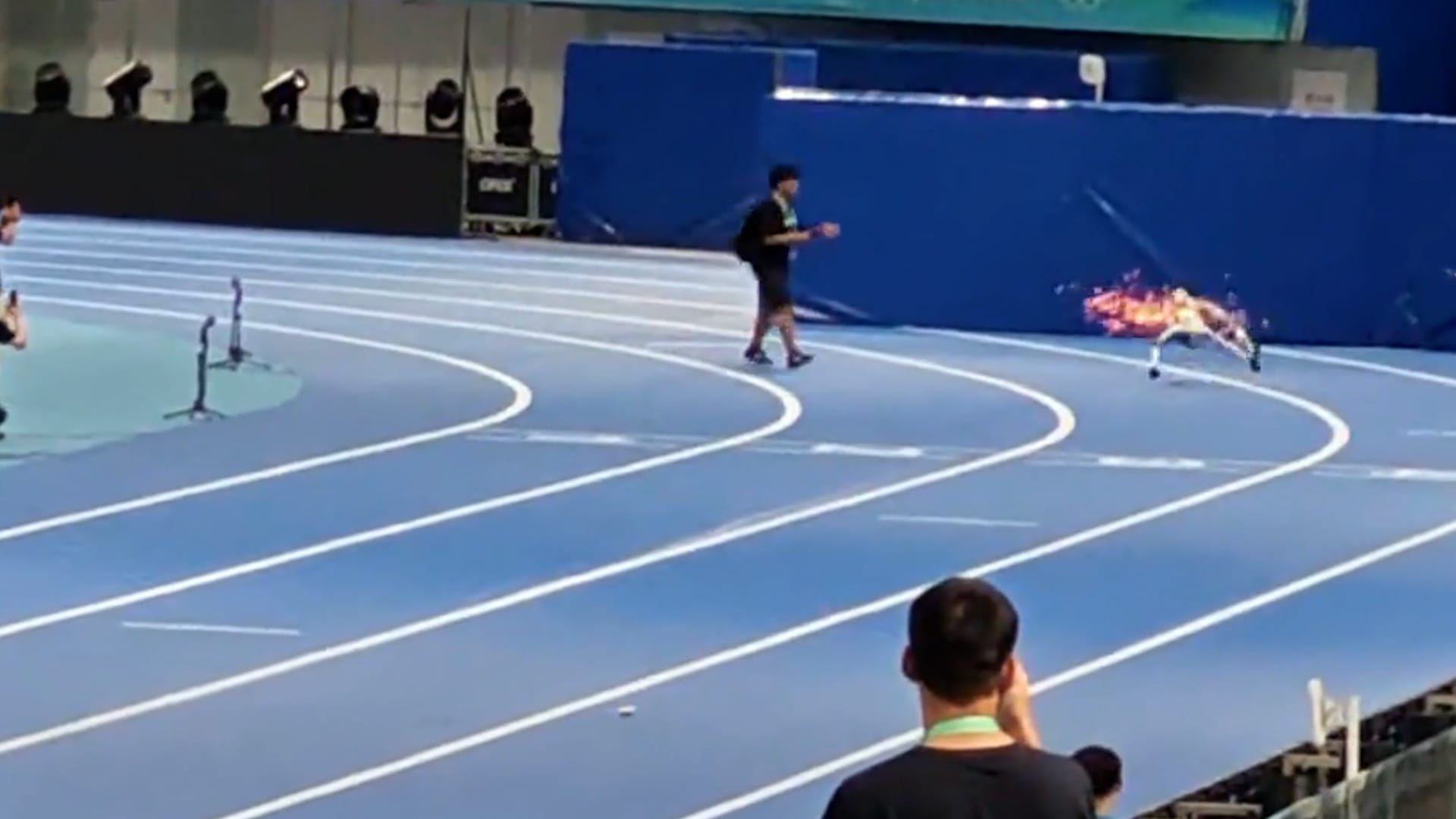 Robot crashes into barrier trying to turn in high speed race