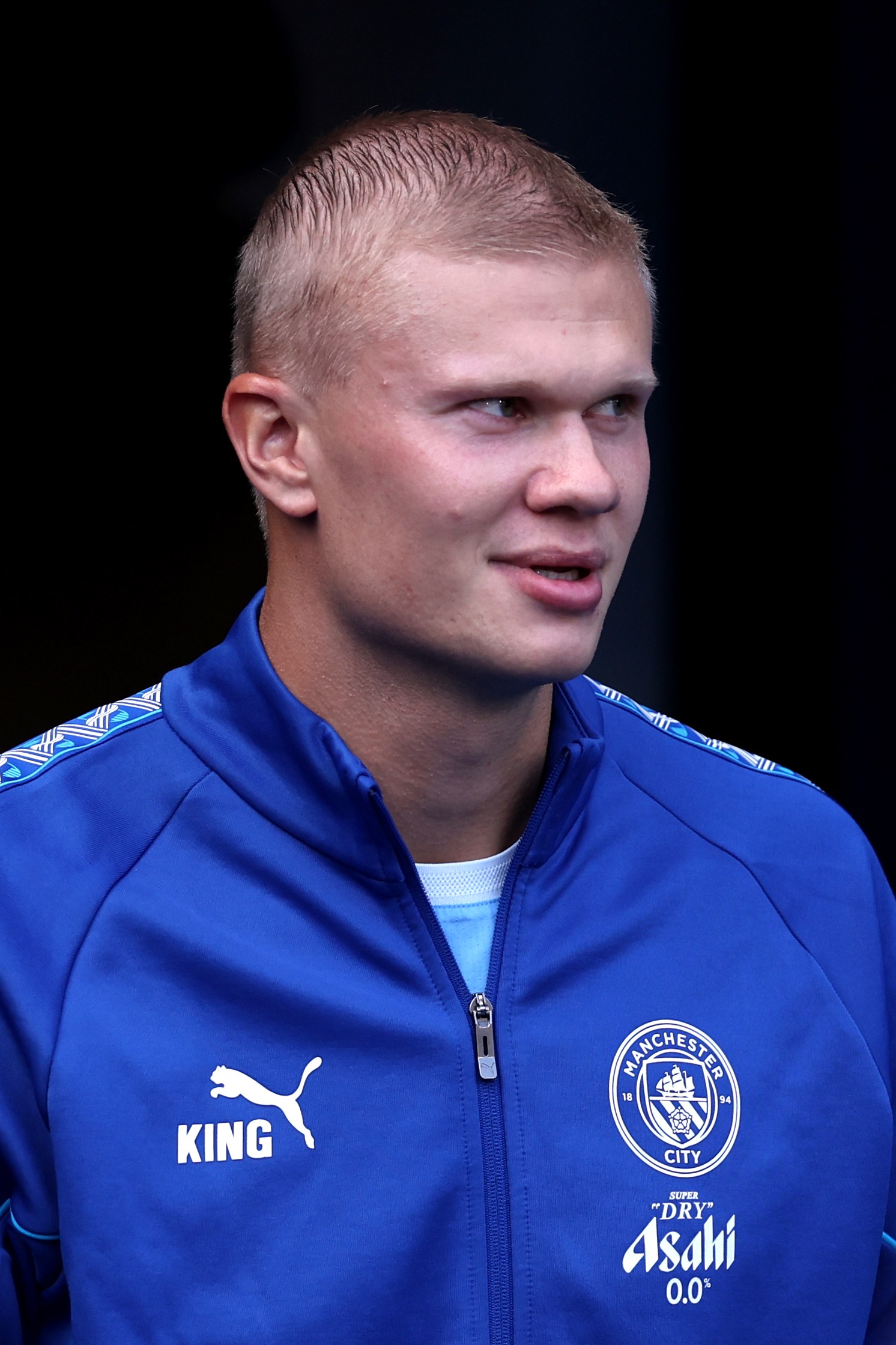 erling-haaland-shocks-fans-with-new-haircut-new-season-new-hair