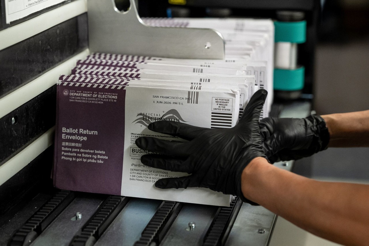 Supreme Court removes hurdle to Trump directive on mail voting