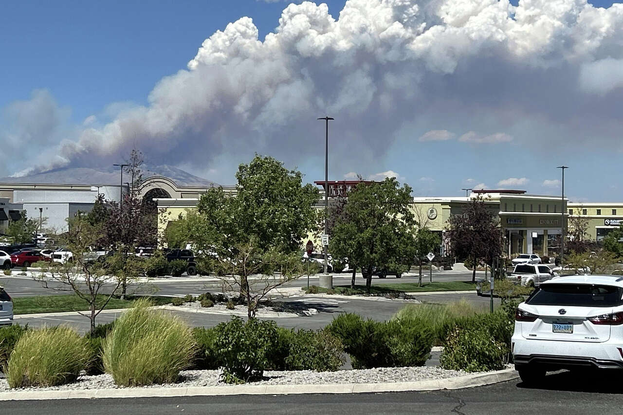 Hawk Fire destroys 32 homes in Reno, with thousands still evacuated