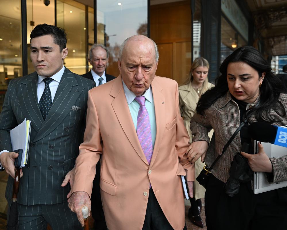Alan Jones and fellow 2GB host referred to SMH and reporter as 'pigs in the media', court hears