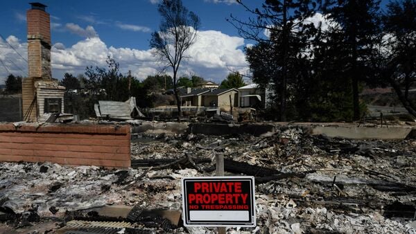 Hawk Fire update: At least seven injured, 24,000 remain under ...