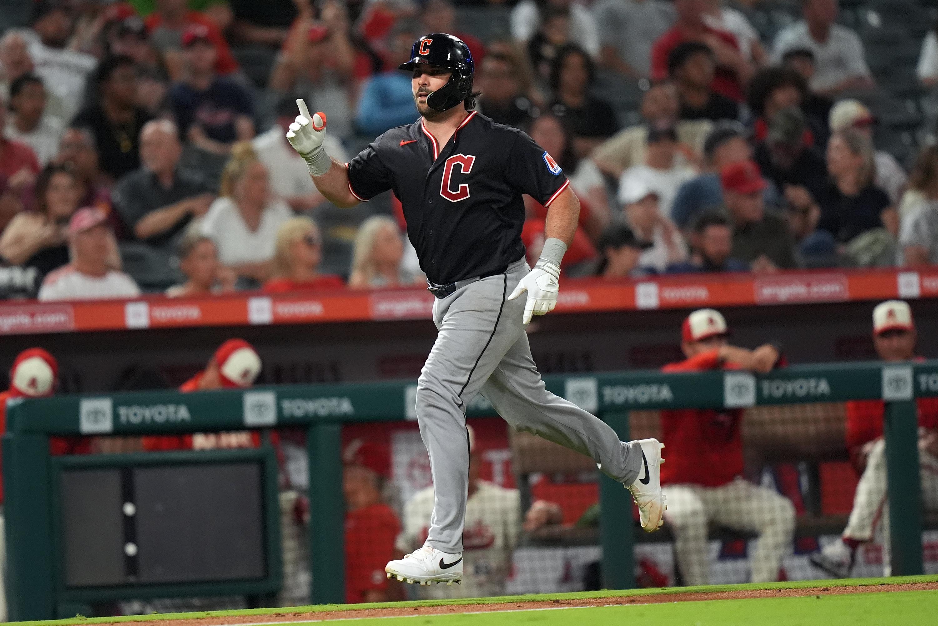 Guardians score four to win five in a row