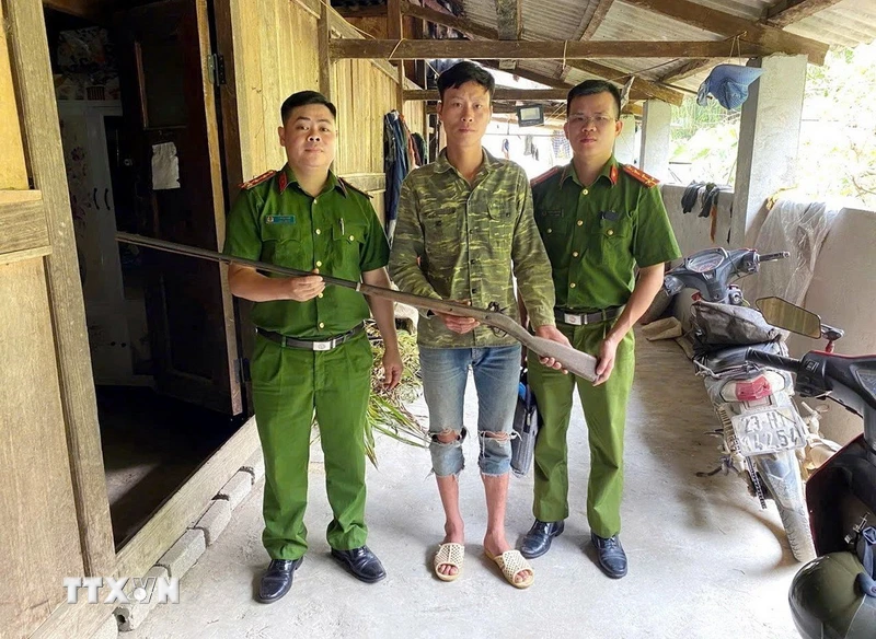 Tuyên Quang: Mỗi khẩu súng tự chế được giao nộp, thêm một nguy cơ được loại bỏ
