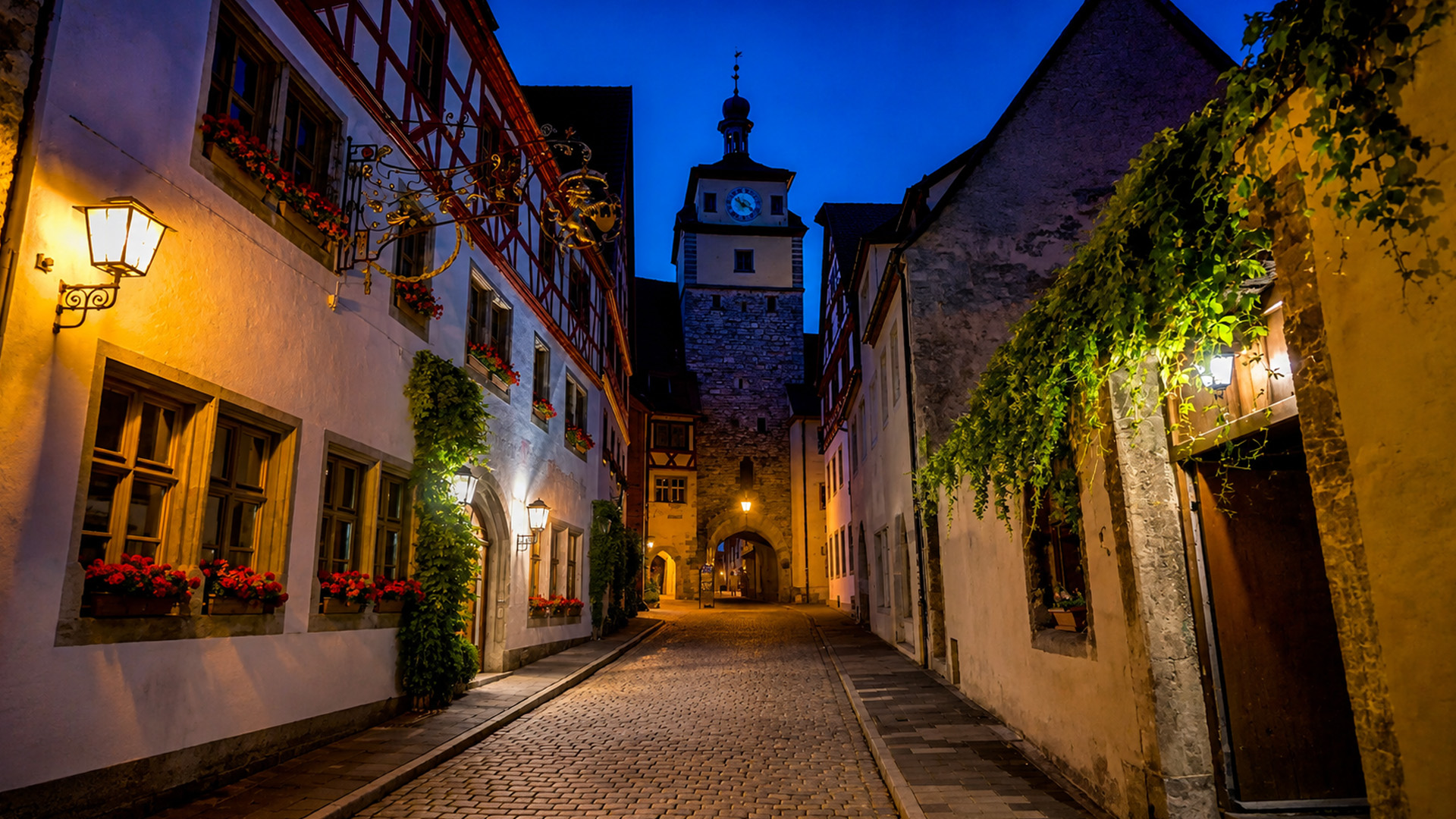 Exploring Rothenburg ob der Tauber after sunset (4K)