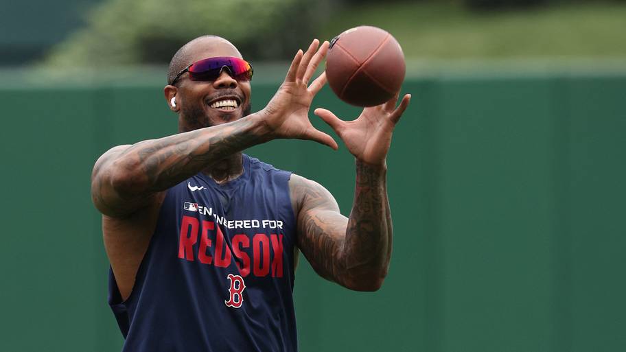 Red Sox's Aroldis Chapman makes history with 30th save of season