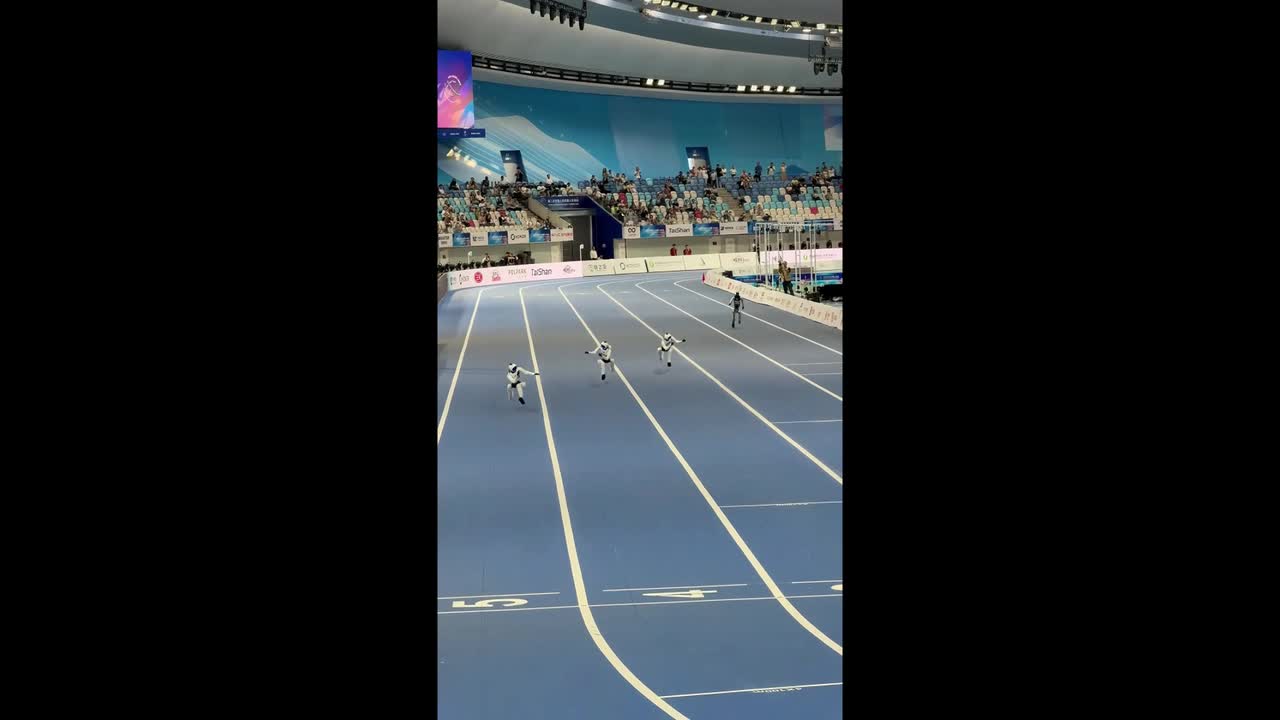Robots' bizarre running style amuses millions as it smashes 400m event ...