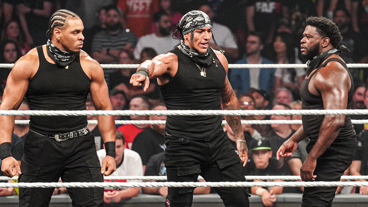 5 ups & 4 downs from WWE Raw (24 Aug - results & review)
