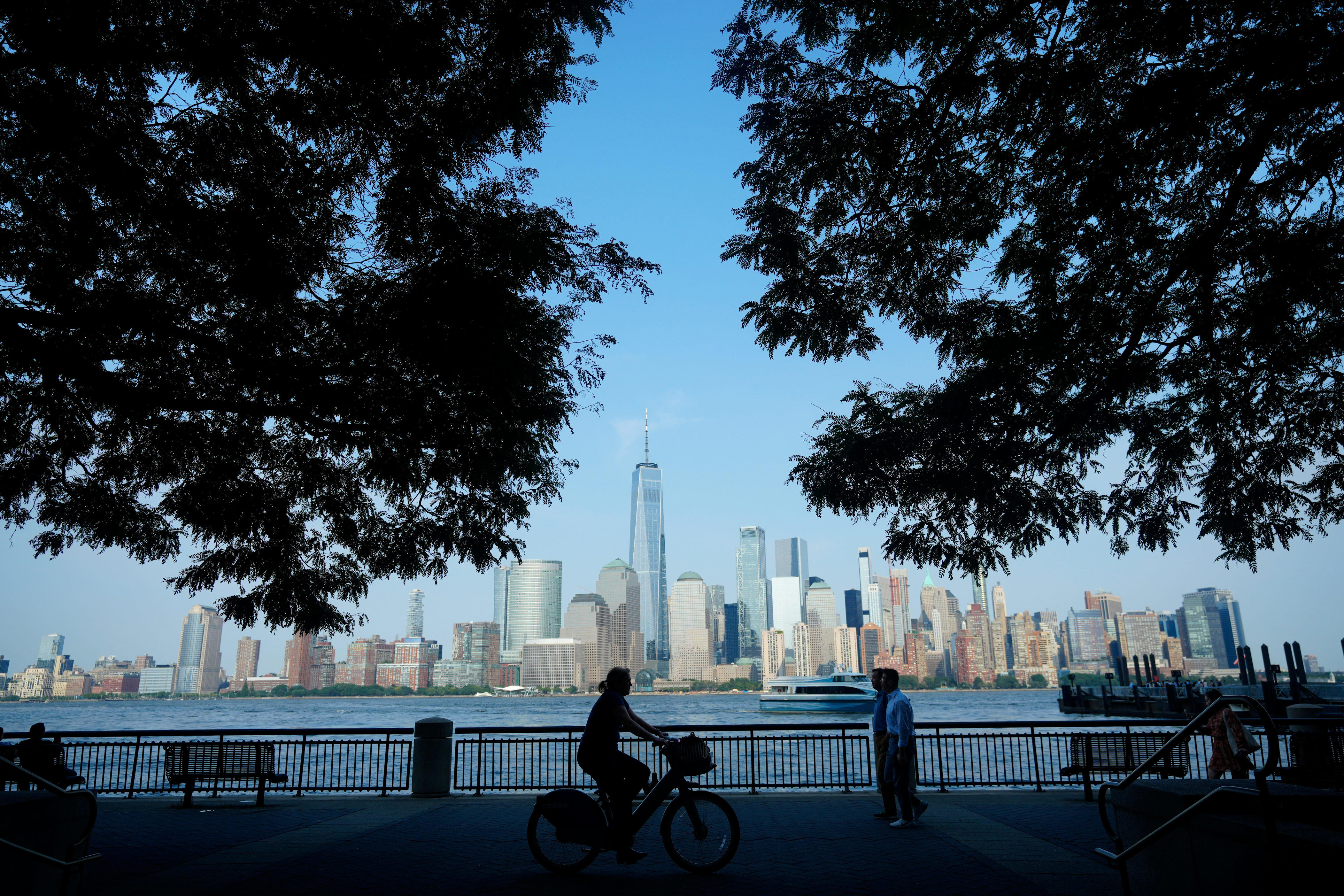 North Jersey towns suing to limit sightseeing helicopters over Hudson