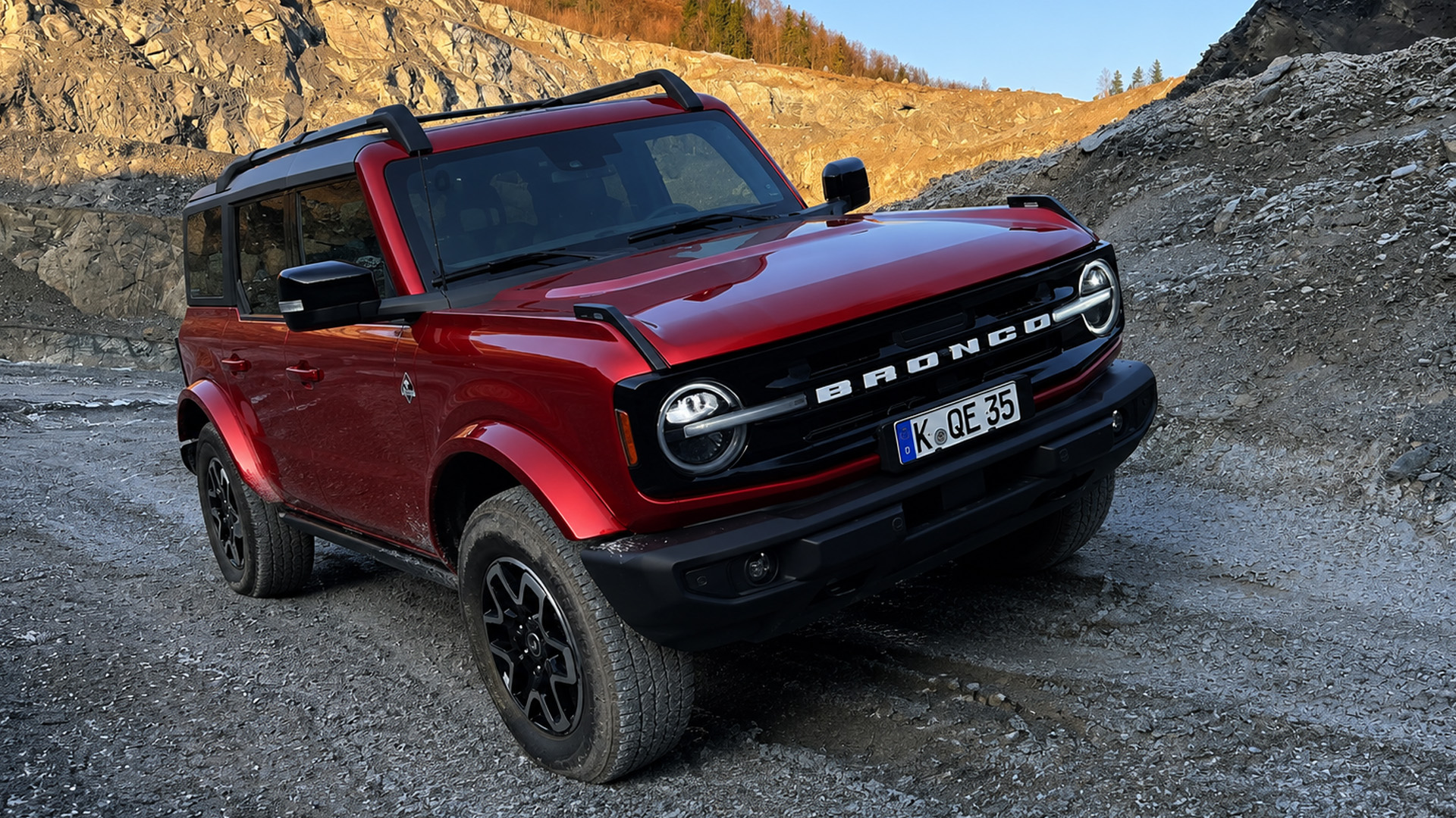 Ford Bronco Outer Banks showcases a bold SUV character