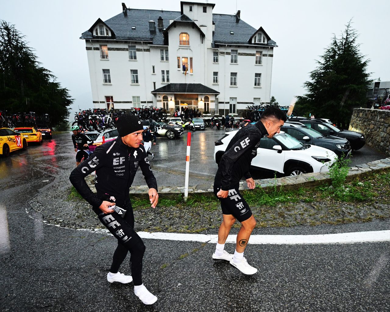 Pyrenean hotel sheltering Vuelta a España riders receives dozens of spoof reviews on Google