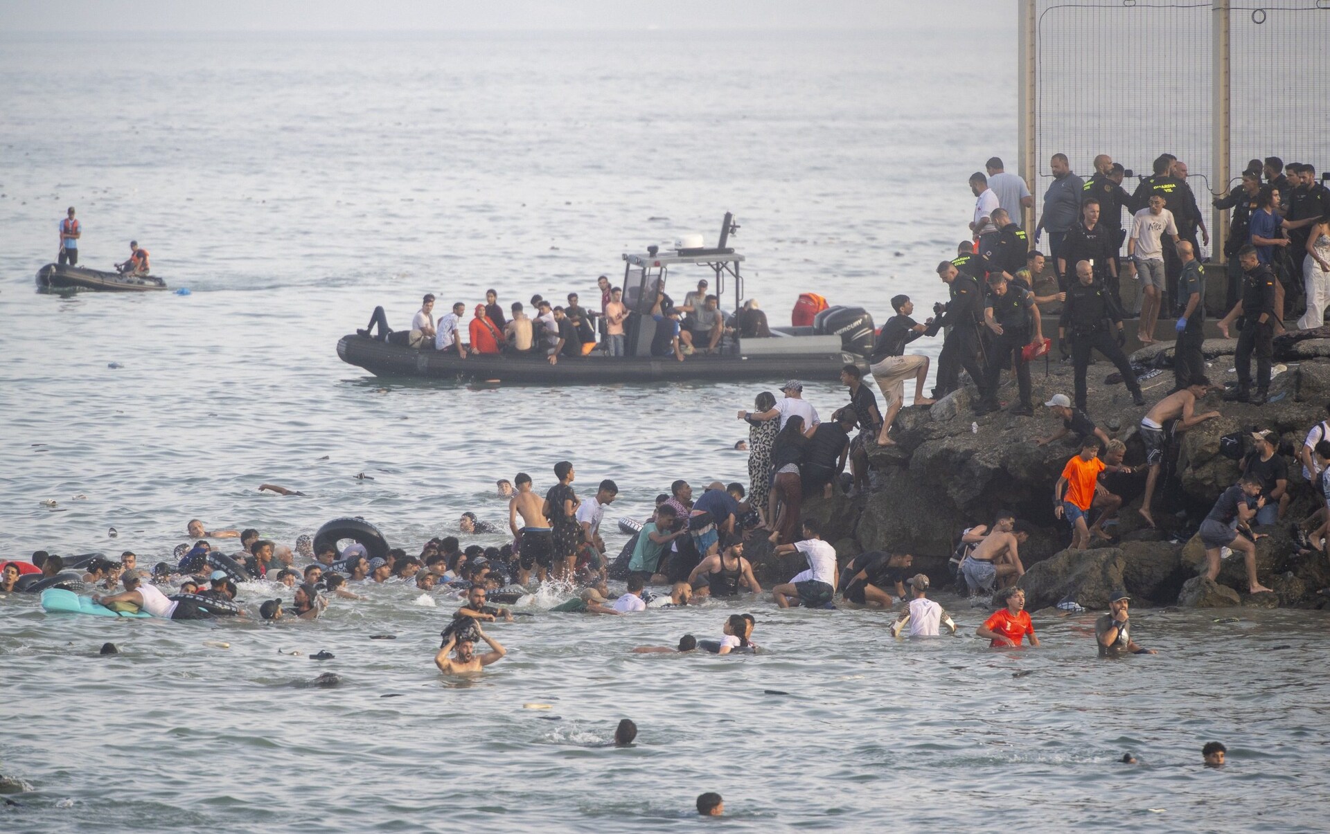 Secret agents in Ceuta failed to alert Spain about migrant influx