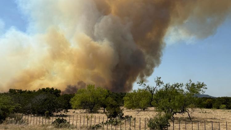 Ross Fire explodes to 50,000 acres in Palo Pinto County; 'We're throwing everything at this'