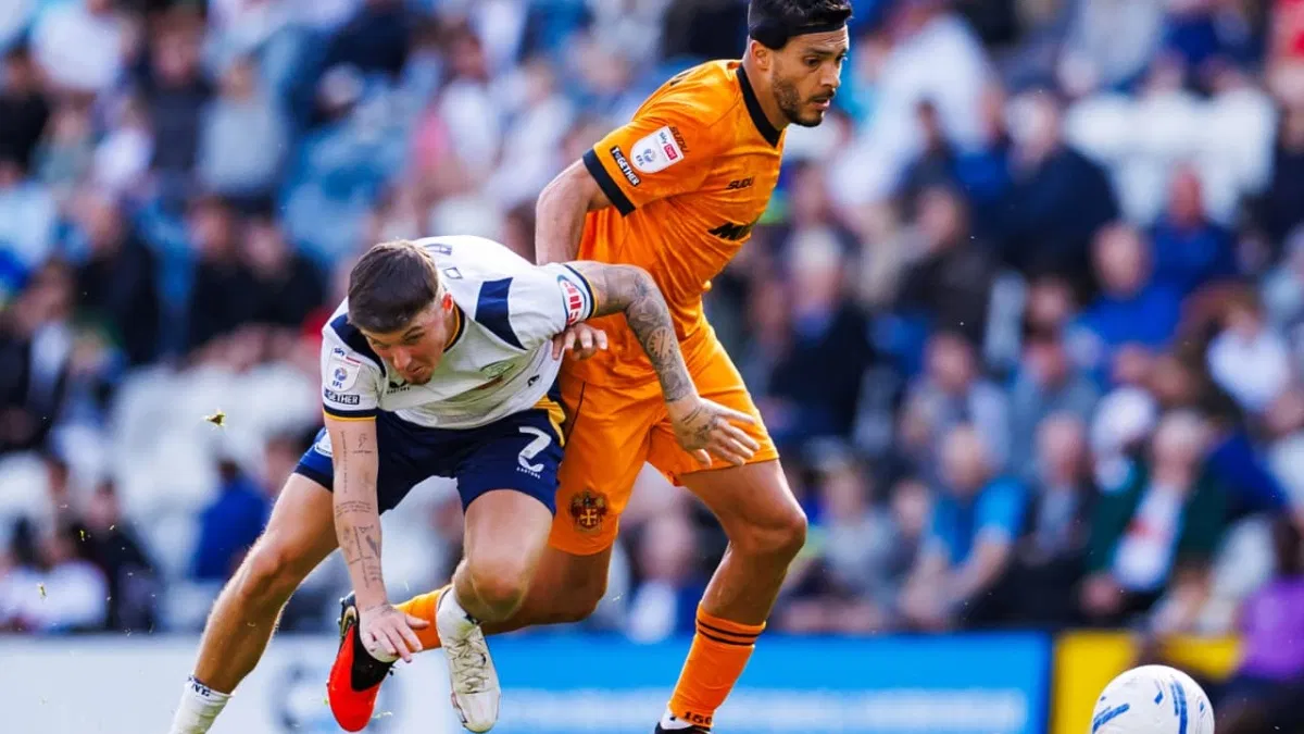 Raúl Jiménez reaparece y Wolves sella su boleto en la Carabao Cup